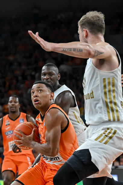 萨的强攻形 萨的强攻形