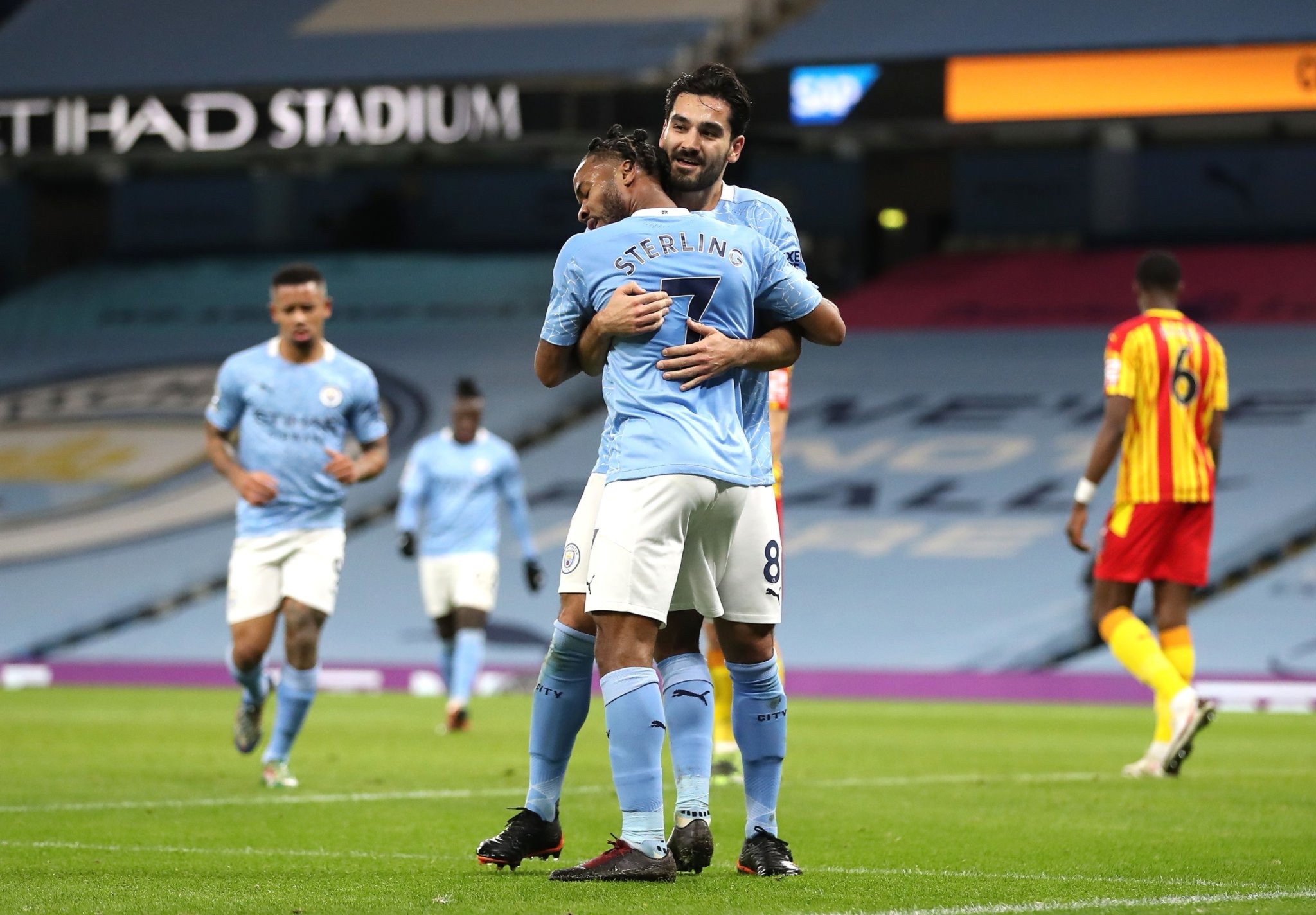 献出一场充 献出一场充