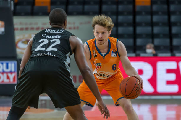 斯卢茨基仍 斯卢茨基仍