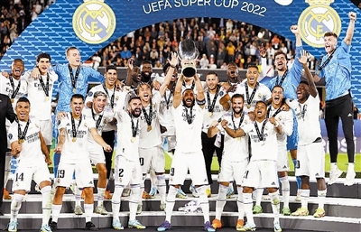 后防线经受 后防线经受